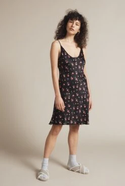 Iris Satin Slip Rose Ditsy -Ghost Fashion Store Z01G004CK Y91 20808 650px 964px